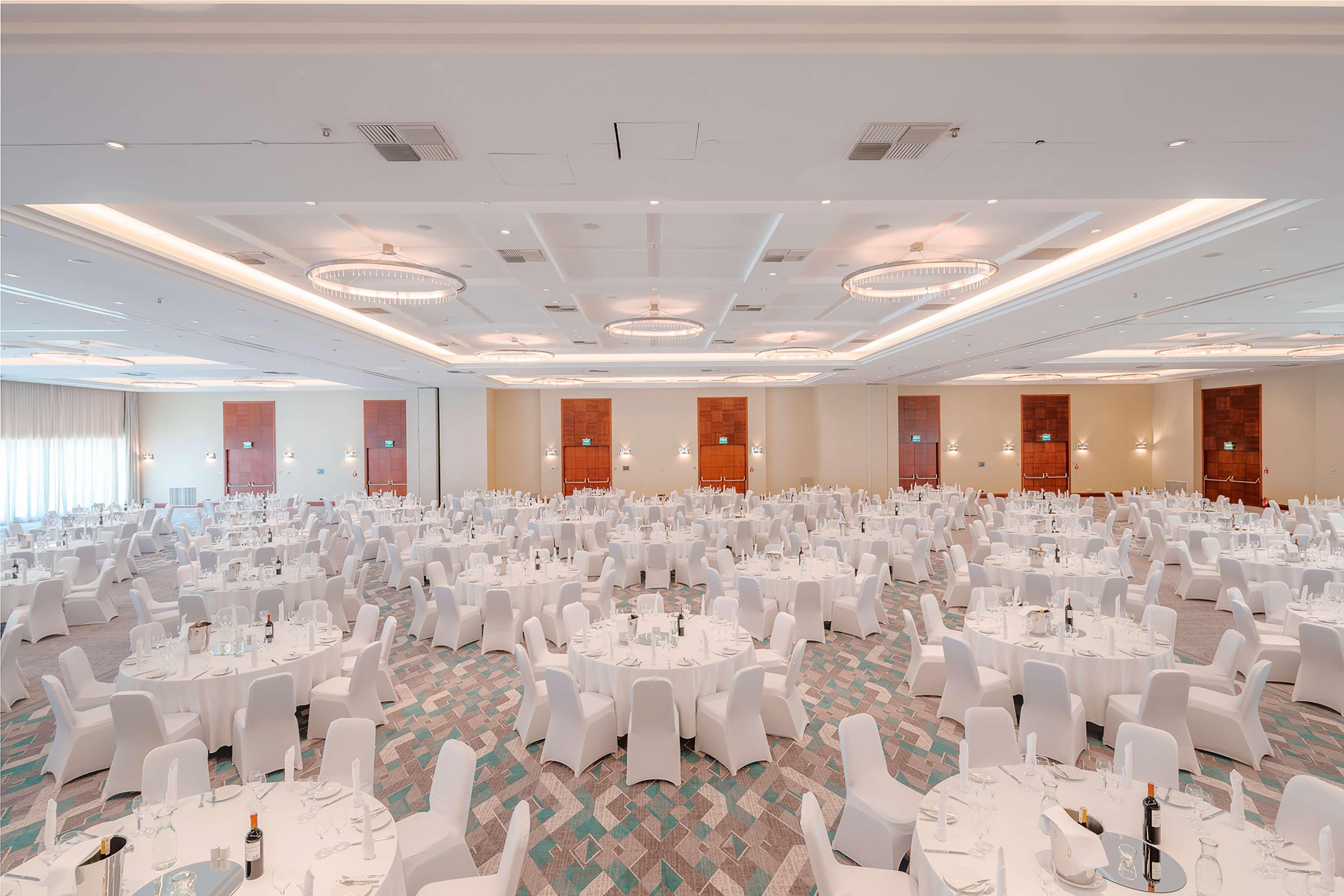 Hilton Warsaw City Hotel المظهر الخارجي الصورة