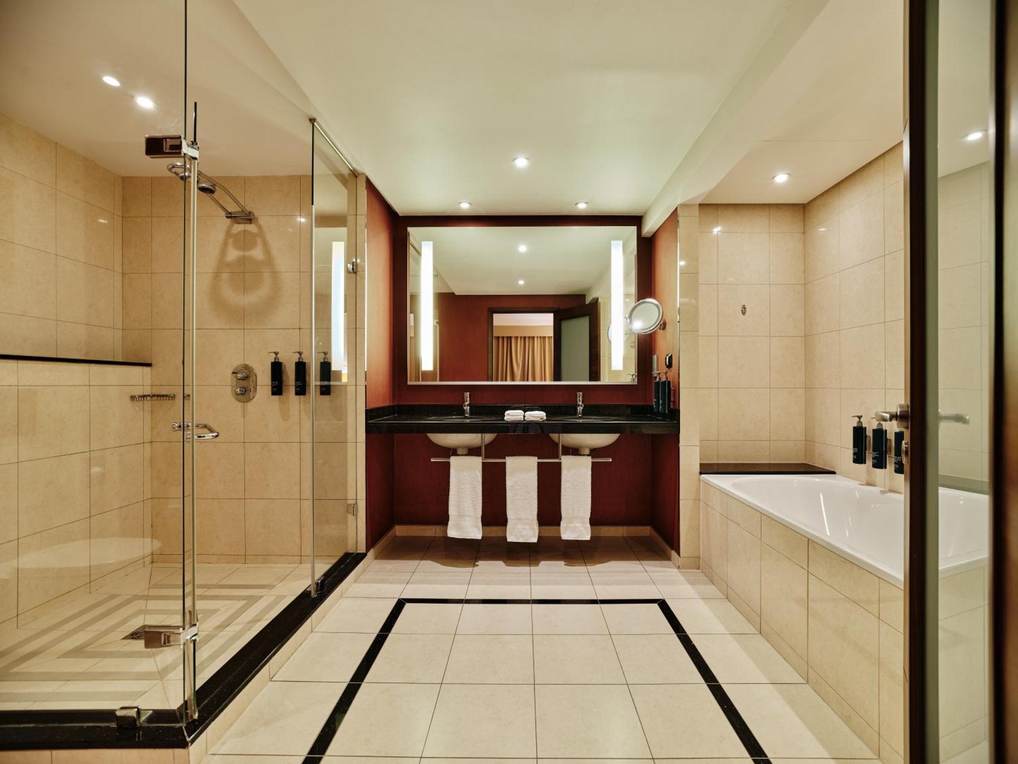 Hilton Warsaw City Hotel المظهر الخارجي الصورة
