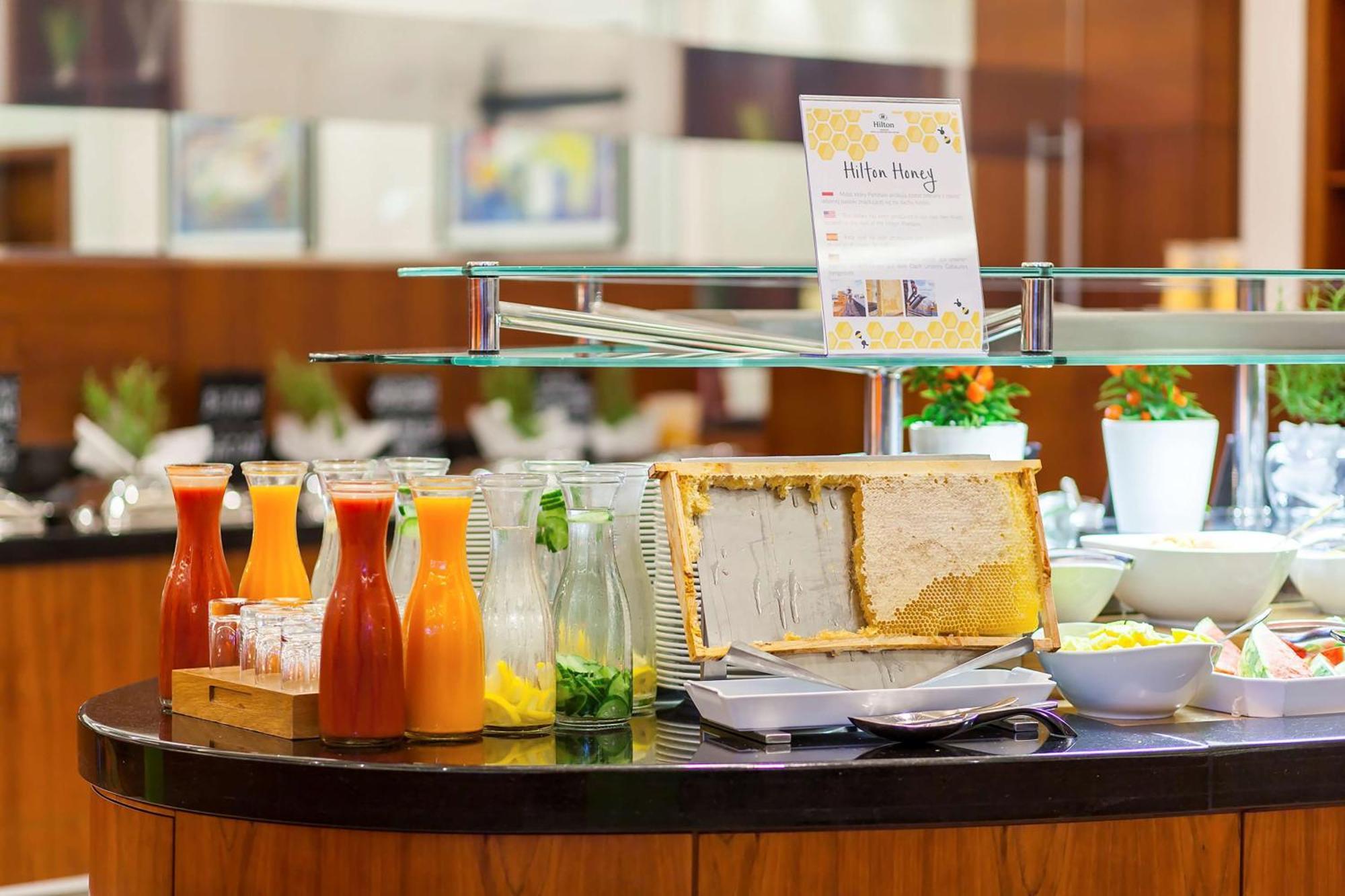 Hilton Warsaw City Hotel المظهر الخارجي الصورة